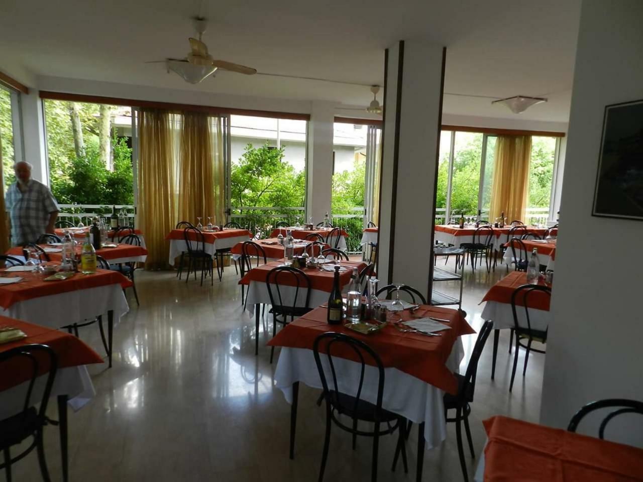 Hotel Ville De Paris Riccione Zewnętrze zdjęcie